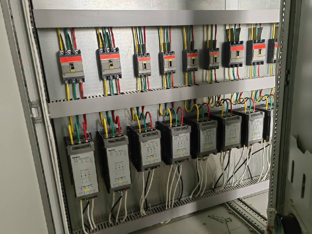 交流电力调解器和直流电力调解器的事情原理有哪些要害区别？？？