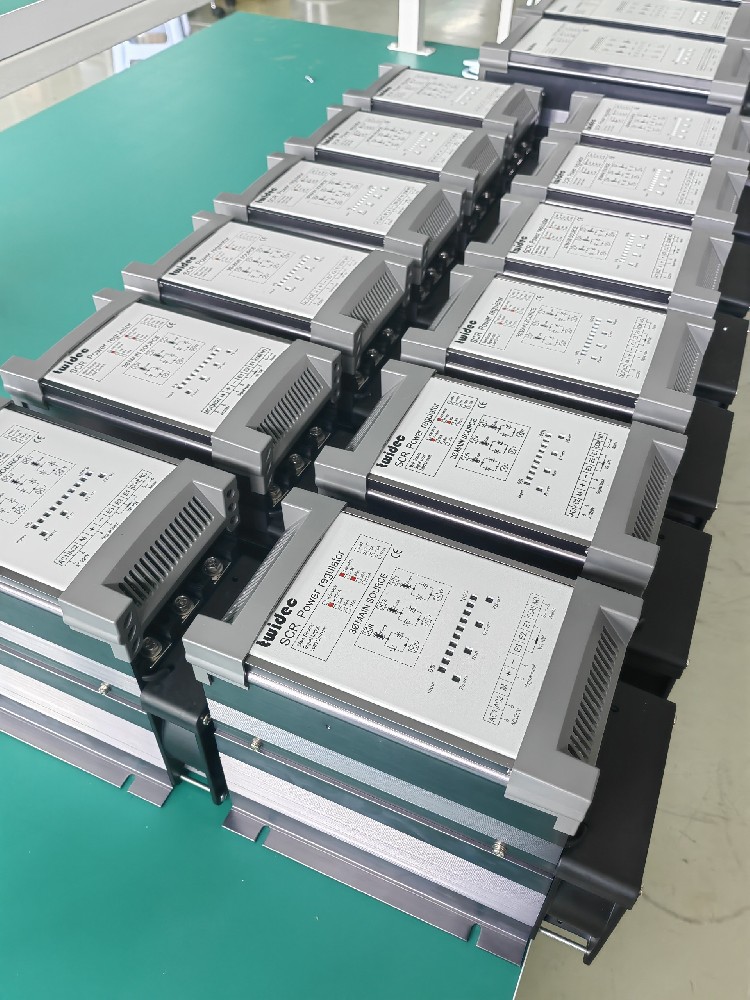 电力调解器的输入电源频率转变对其输出有何影响？？？