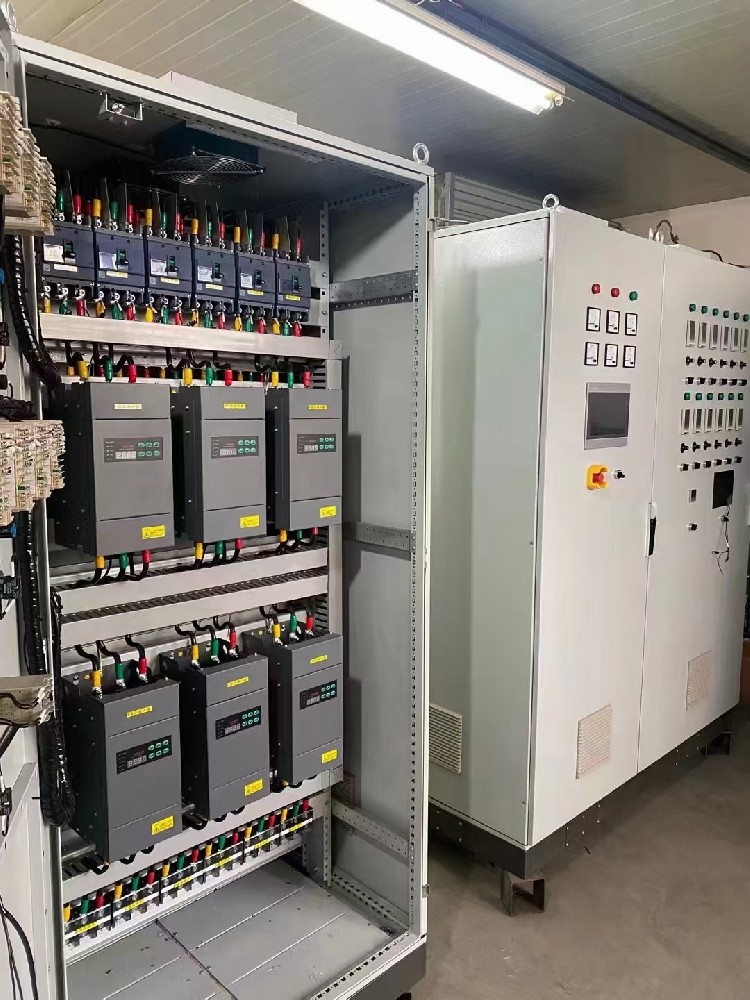 当需要对电力调解器举行参数修改时，，怎样操作能阻止对正在运行的系统造成攻击？