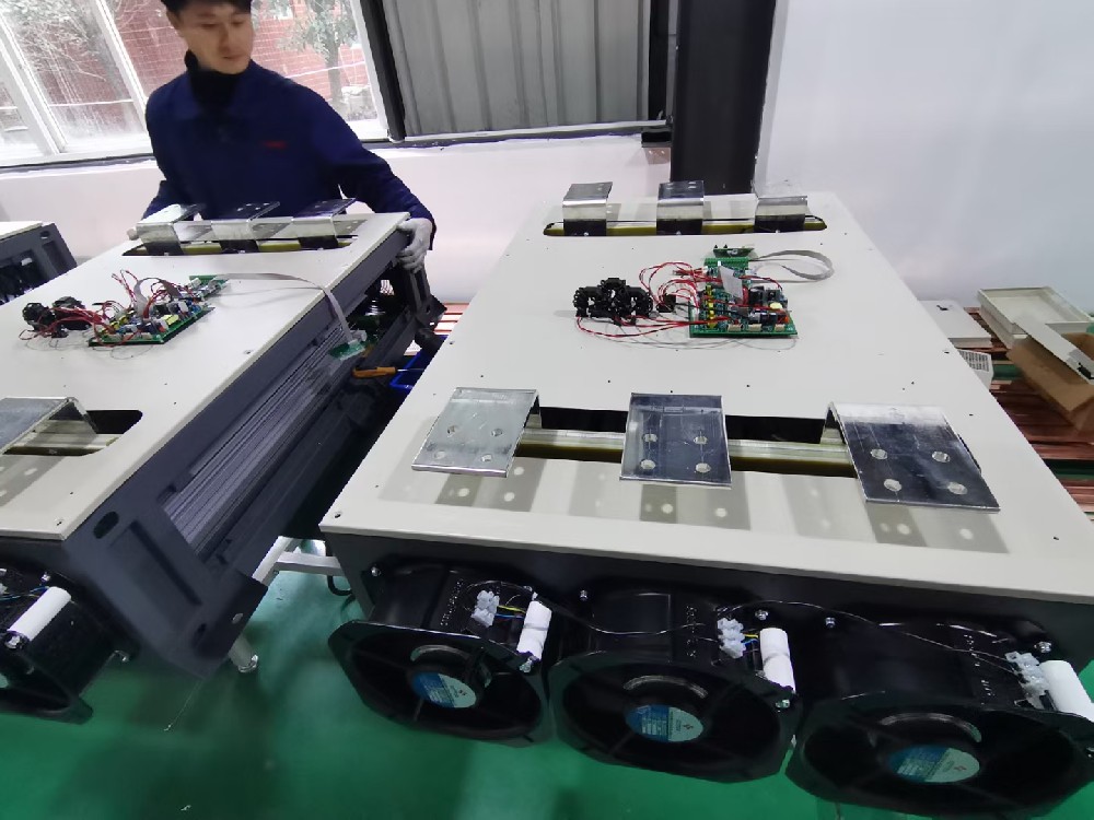 电力调解器在海优势电场的应用中，怎样应对湿润、高盐等卑劣情形？？