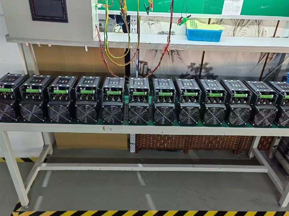 毗连电力调解器的线缆老化，，在不替换线缆的情形下，，能否接纳暂时步伐继续清静使用电力调解器？？