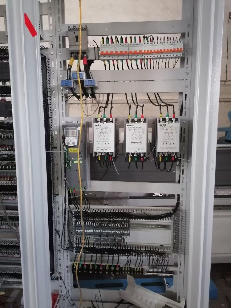 夏日高温高湿情形下，，电力调解器运行不稳固，，经常泛起死机征象，，该怎样应对？？