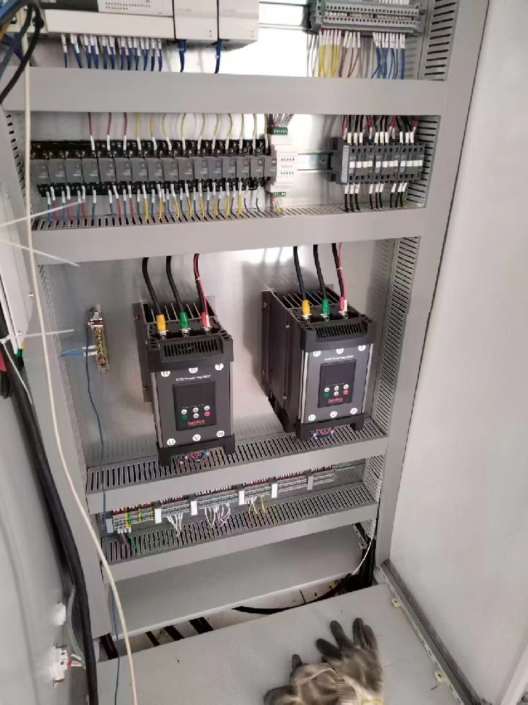 电力调解器在运行中误触紧迫阻止按钮，，，恢复正常运行需要举行哪些操作和检查？？？